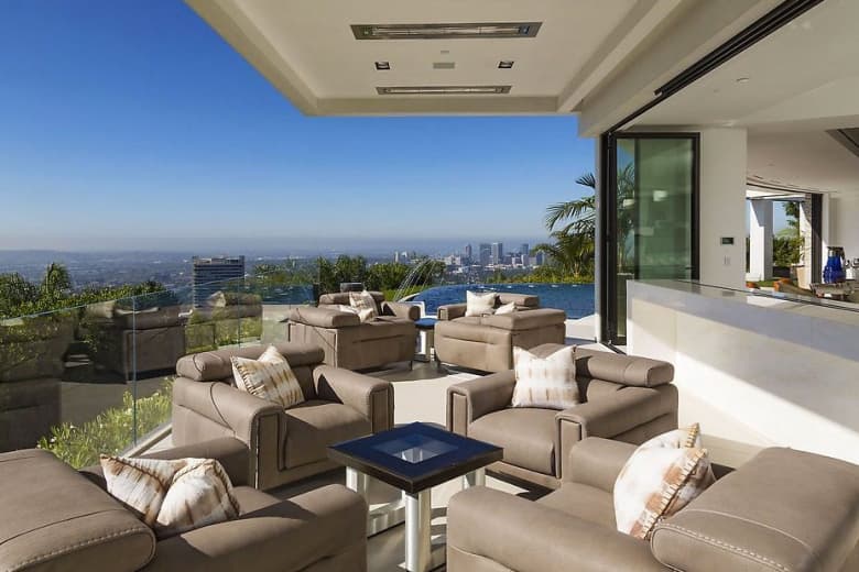 Minecraft 創始人 Markus Persson 以＄7,000 萬美元出售比弗利山豪宅