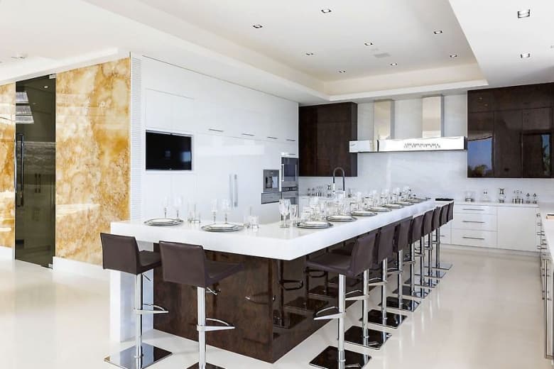 Minecraft 創始人 Markus Persson 以＄7,000 萬美元出售比弗利山豪宅