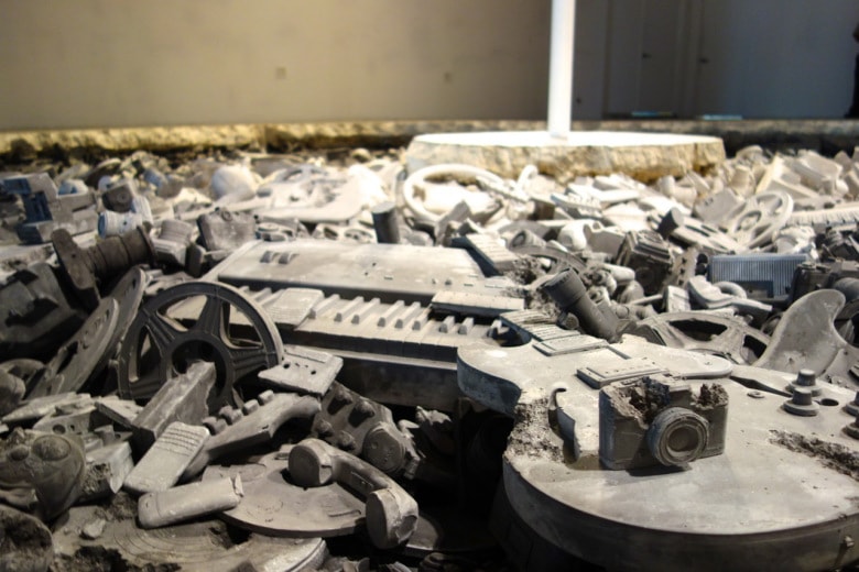 Daniel Arsham 在 Art Basel 藝術展中通過展覽「Welcome to the Future」講述時間與未來