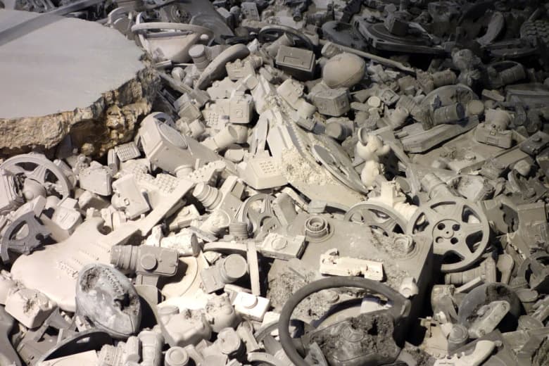 Daniel Arsham 在 Art Basel 藝術展中通過展覽「Welcome to the Future」講述時間與未來