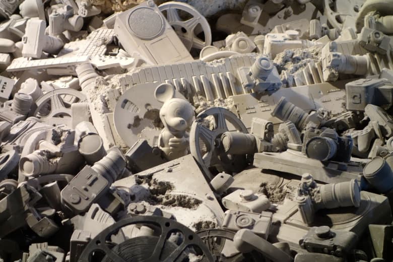 Daniel Arsham 在 Art Basel 藝術展中通過展覽「Welcome to the Future」講述時間與未來