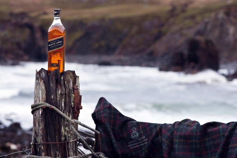 Harris Tweed Hebrides 打造一款散髮黑牌威士忌氣味的面料