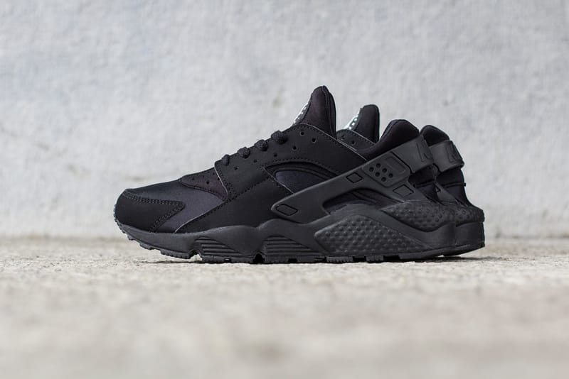 Nike Air Huarache「Triple Black」配色設計