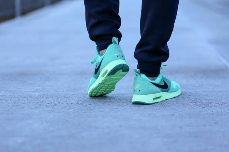 Nike Air Max Tavas「Green Glow」配色