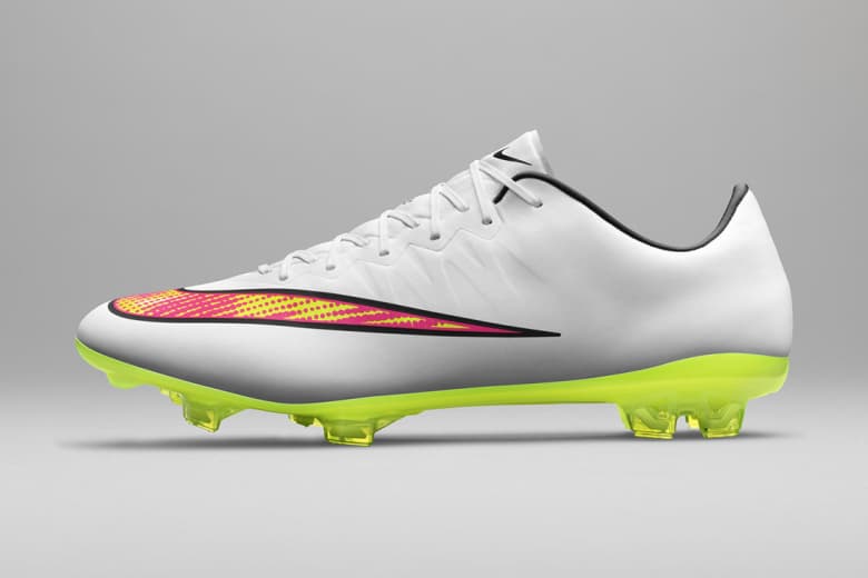Nike Football「Shine Through」別注系列