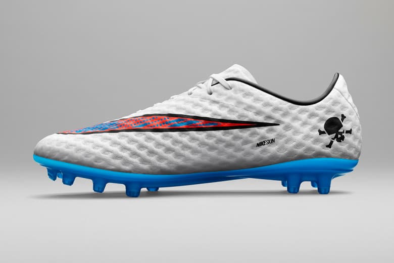 Nike Football「Shine Through」別注系列