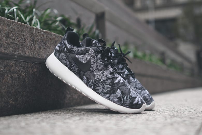 Nike Roshe Run 全新配色設計「Greyscale Palm」