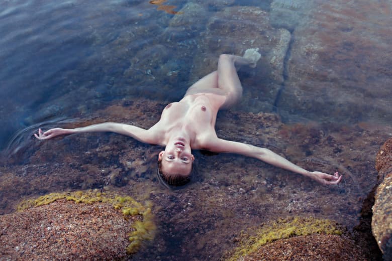 Pirelli「Form & Desire」攝影展展示 2015 日曆造型硬照