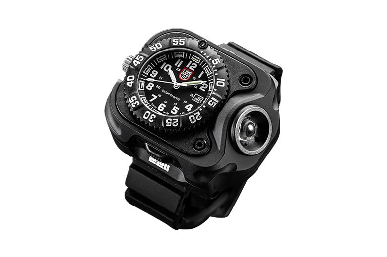 SureFire x Luminox 2211Luminox® WristLight 聯名腕錶