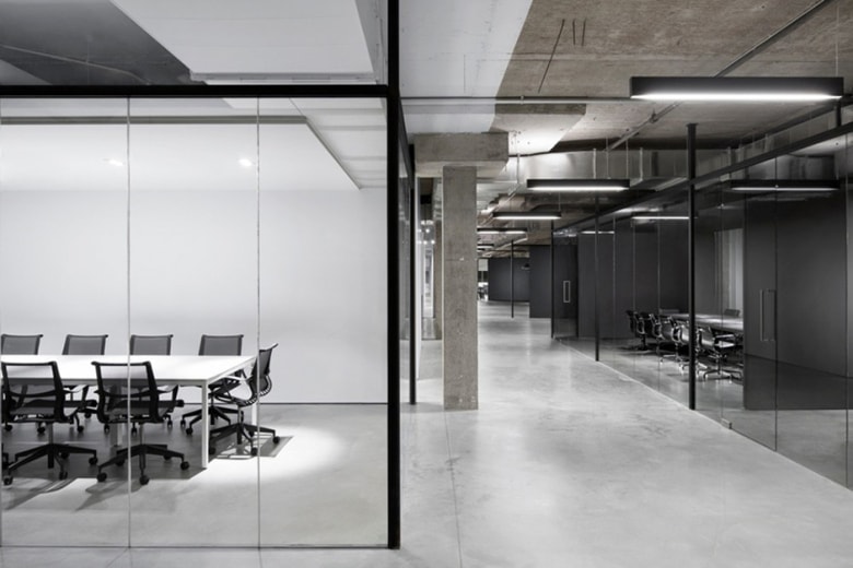 造訪由 Humà Design 設計的 SSENSE 蒙特利爾新辦公室
