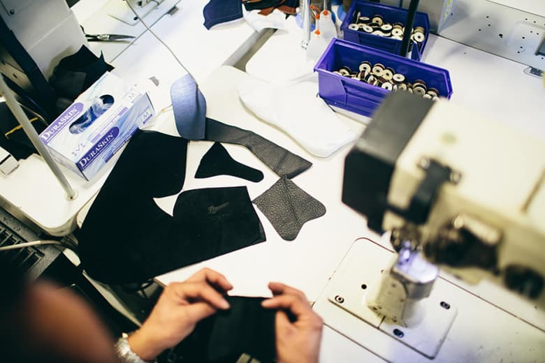 一探 Uncrate x Danner Mountain Light 聯名限量靴款製作過程