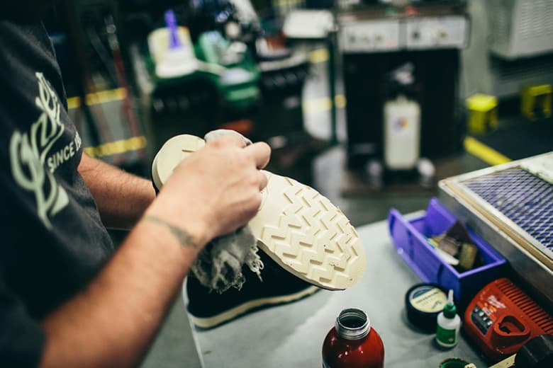 一探 Uncrate x Danner Mountain Light 聯名限量靴款製作過程