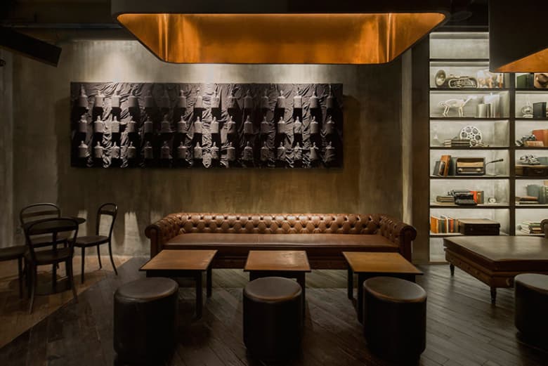 Flask: 隱藏於可樂販賣機後的地下酒吧