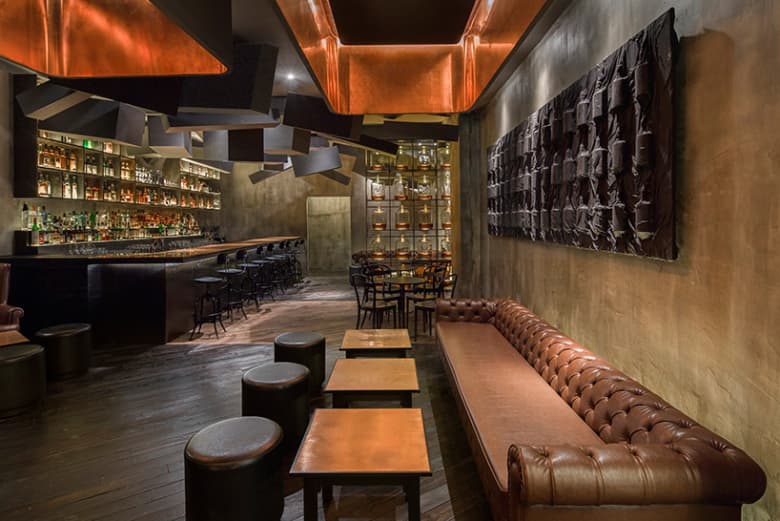 Flask: 隱藏於可樂販賣機後的地下酒吧