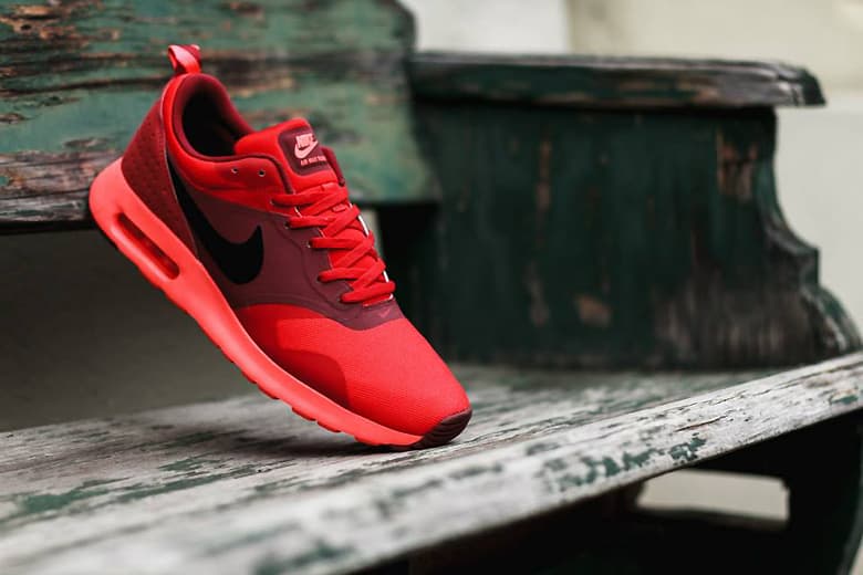 Nike Air Max Tavas 全新配色設計「University Red」