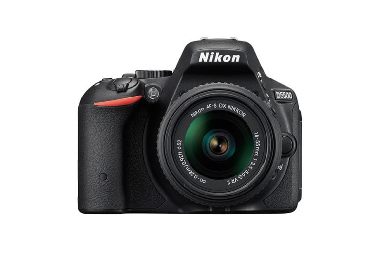 Nikon 發佈首款搭載觸控屏的 D5500 單反相機