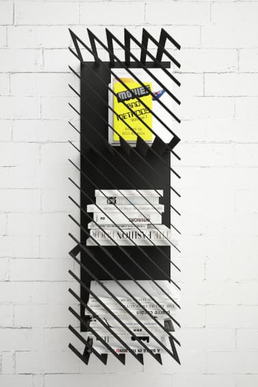 Line Studio 打造「Hash」條紋書架