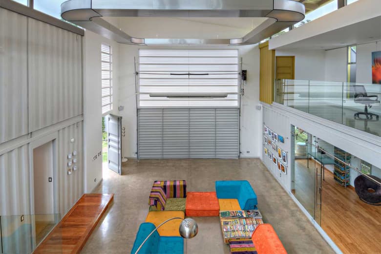 Maria Jose Trejos 打造「集裝箱」住宅「Casa Incubo」