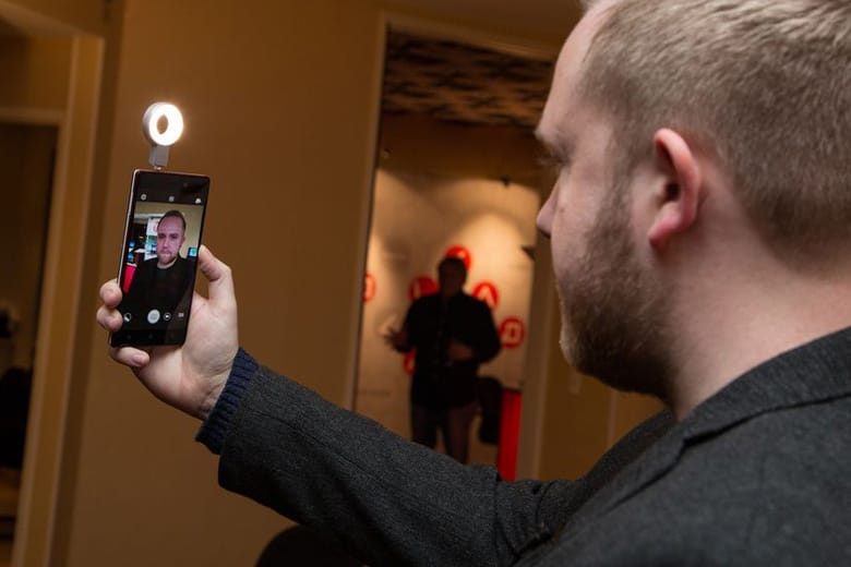 Lenovo 發佈 Vibe Xtension 自拍閃光燈