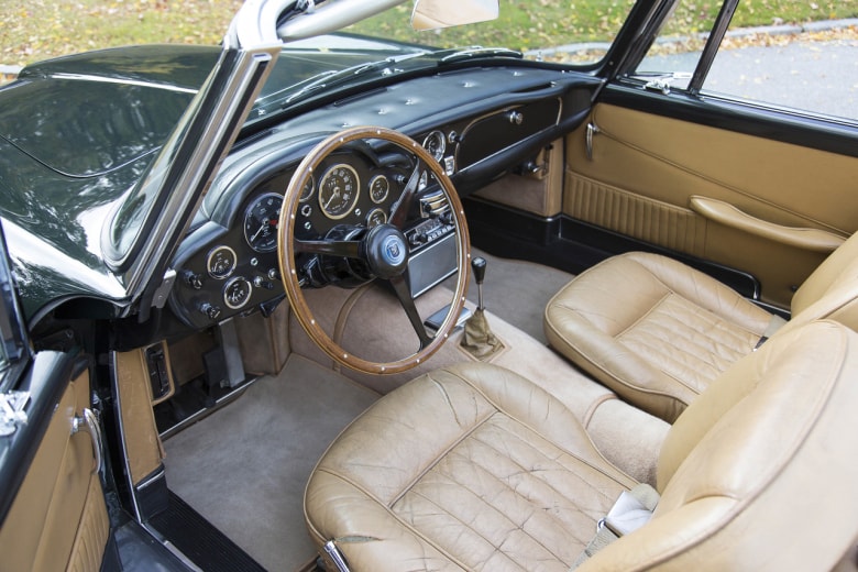 1965 年式樣 Aston Martin DB5 古董敞篷跑車拍得 $214 萬美元高價