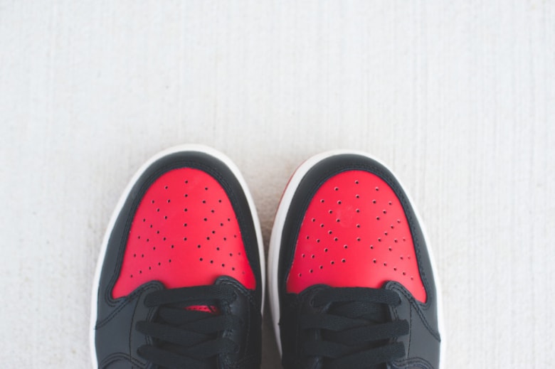 近賞 Air Jordan 1 Retro Low OG 黑紅配色