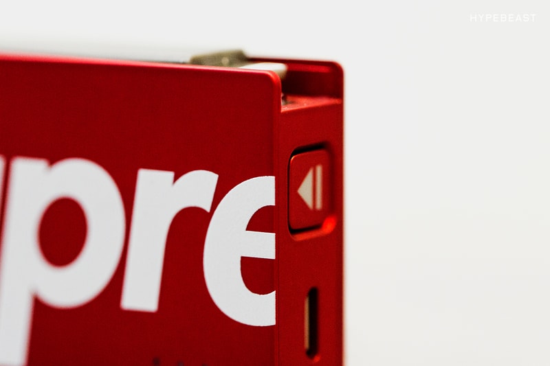 細覽 Supreme x Mophie 行動電源