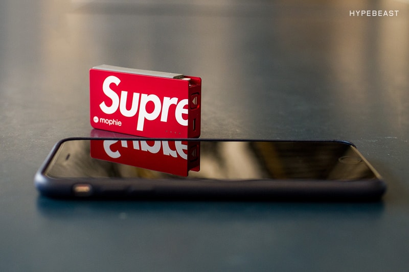細覽 Supreme x Mophie 行動電源