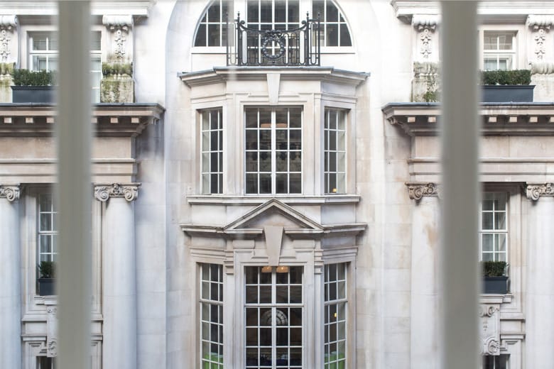 參觀 Bottega Veneta 倫敦期間限定理髮店