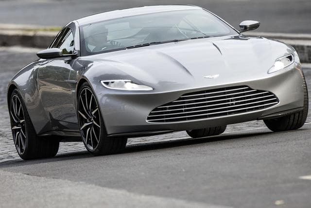 James Bond 試駕全新 Aston Martin DB10