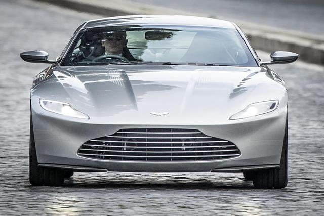 James Bond 試駕全新 Aston Martin DB10