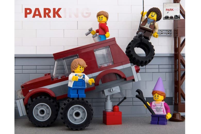 Jeff Friesen 利用 LEGO 積木重塑 Banksy 作品