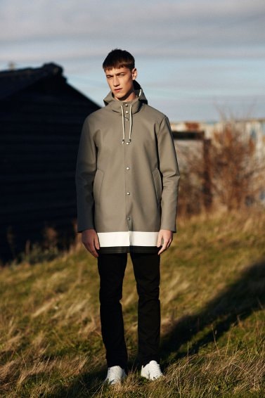 Stutterheim x Whistles 聯名雨衣系列
