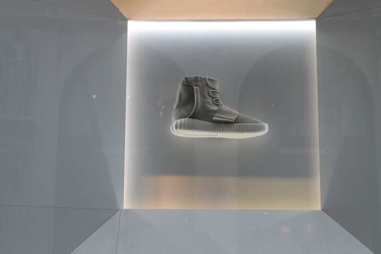 adidas 正式於紐約店展出 Yeezy 750 Boost 櫥窗