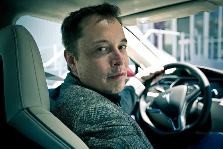Elon Musk 表示未來人來駕駛汽車或被視為違法行為