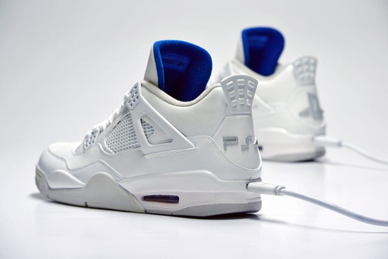 FreakerSNEAKS 打造 JRDNS x PlayStation 4 Air Jordan 4 Retro 全白客制版本