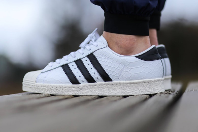 HYKE x adidas Originals Superstar 聯名鞋款