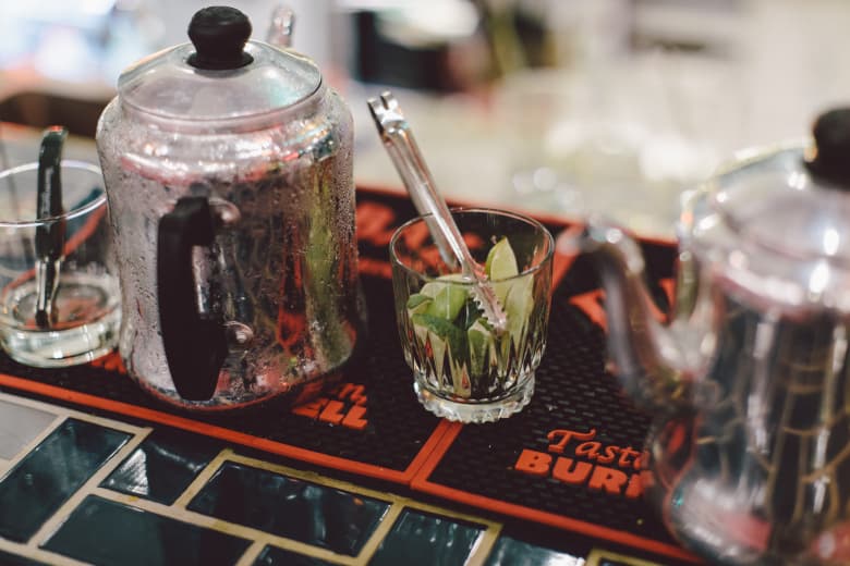 走進香港上環隱藏式餐館 Mrs. Pound