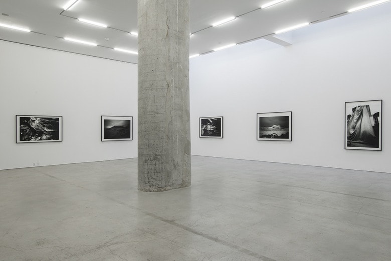 Ari Marcopoulos 攝影藝術展「L1032015」@ Marlborough Chelsea