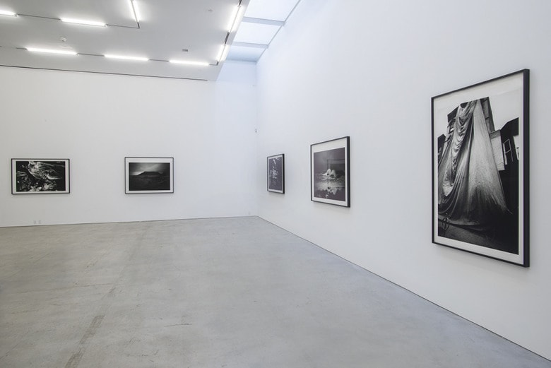 Ari Marcopoulos 攝影藝術展「L1032015」@ Marlborough Chelsea
