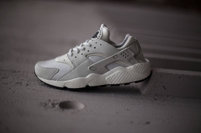 Nike WMNS Air Huarache「Light Bone」配色