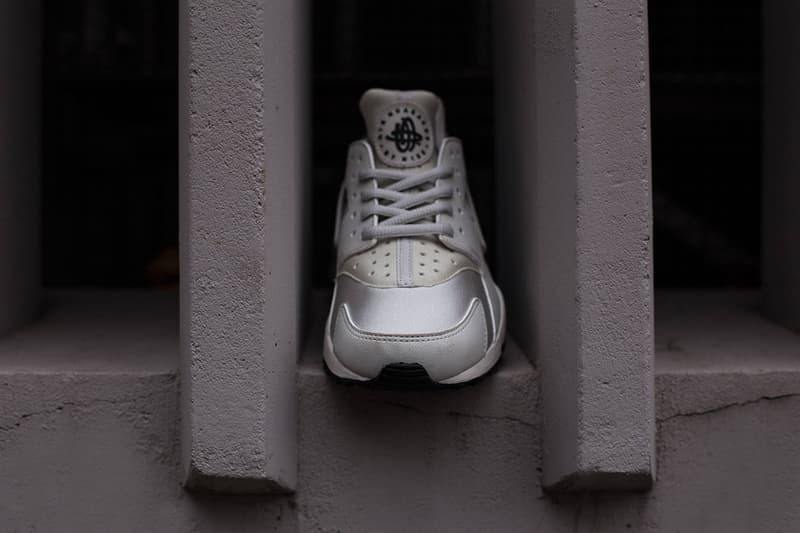 Nike WMNS Air Huarache「Light Bone」配色