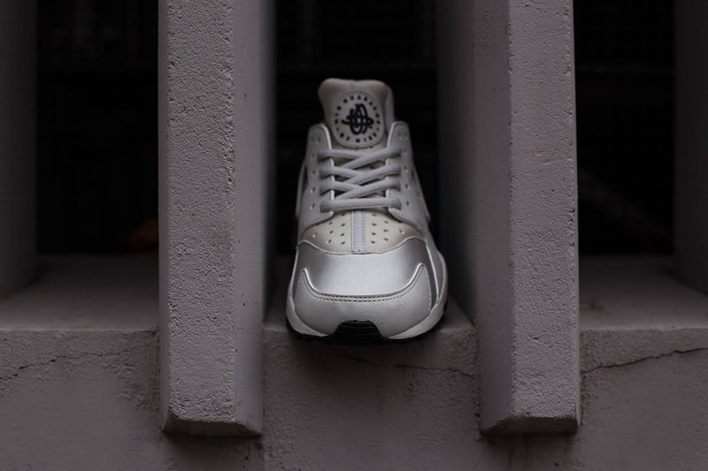 Nike WMNS Air Huarache「Light Bone」配色