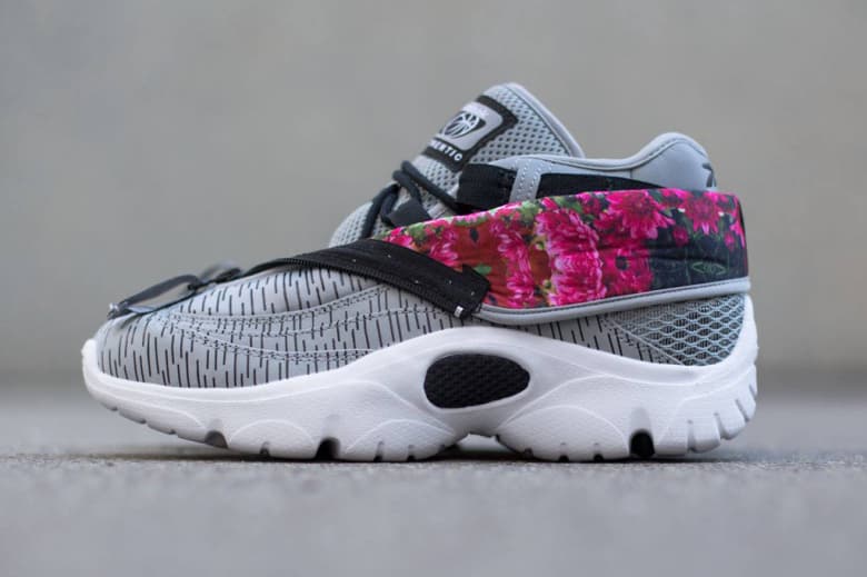 Reebok Shroud「Flat Grey」配色