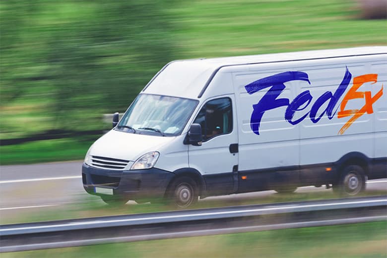 Sara Marshall 通過最新作品系列「Brand by Hand」重塑經典品牌 Logo