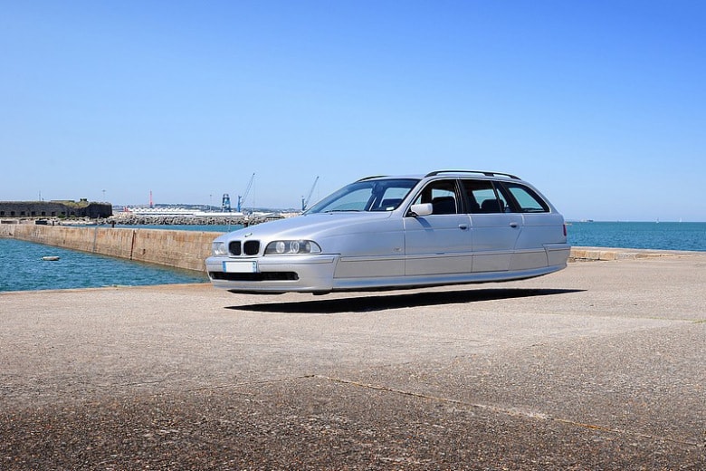 Sylvain Viau 攝影作品系列「Flying Cars」