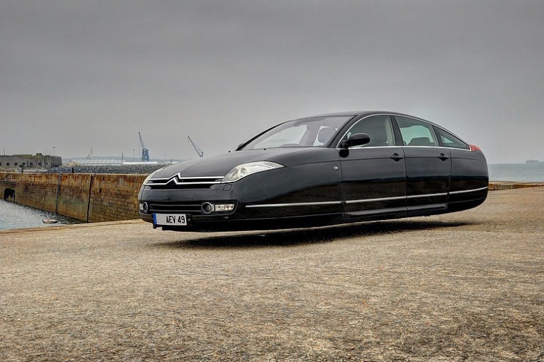 Sylvain Viau 攝影作品系列「Flying Cars」