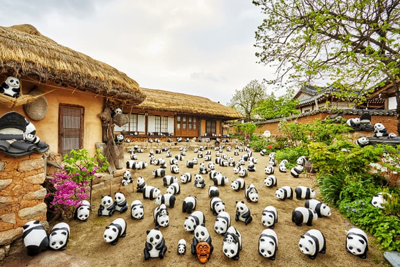 「1600 熊猫游韩国」裝置藝術展