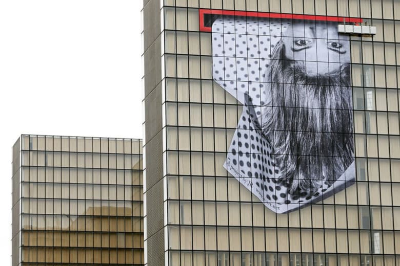 JR 藝術企劃「Portraits In Unusual Locations」