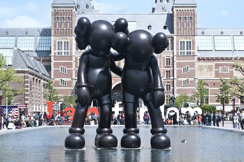 KAWS「Along The Way」雕塑 @ ArtZuid 2015