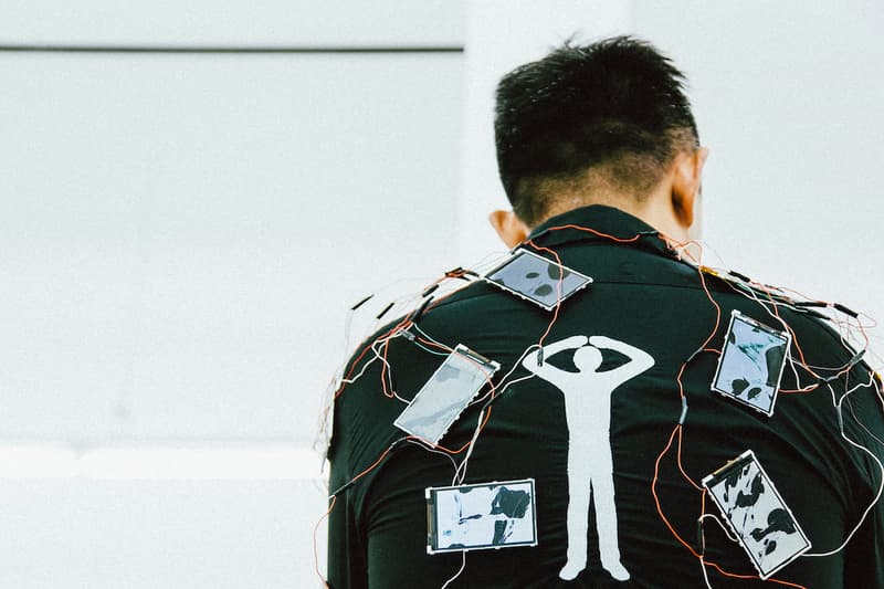 專訪「藝術駭客」劉勃麟 - 談論「隱形」藝術創作與最新個展《光和眼睛的距離》